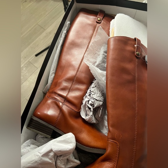 Leather brown boots 
Size: 9.0 - Picture 7 of 7